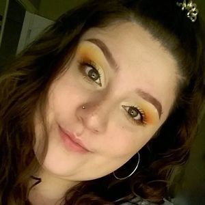 Meet your Posher, Selena